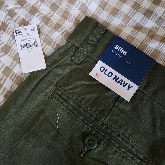 Old Navy Olive Green Slim Built-In Flex Rotation Chino Shorts -- 8-inch inseam - Picture 5 of 7